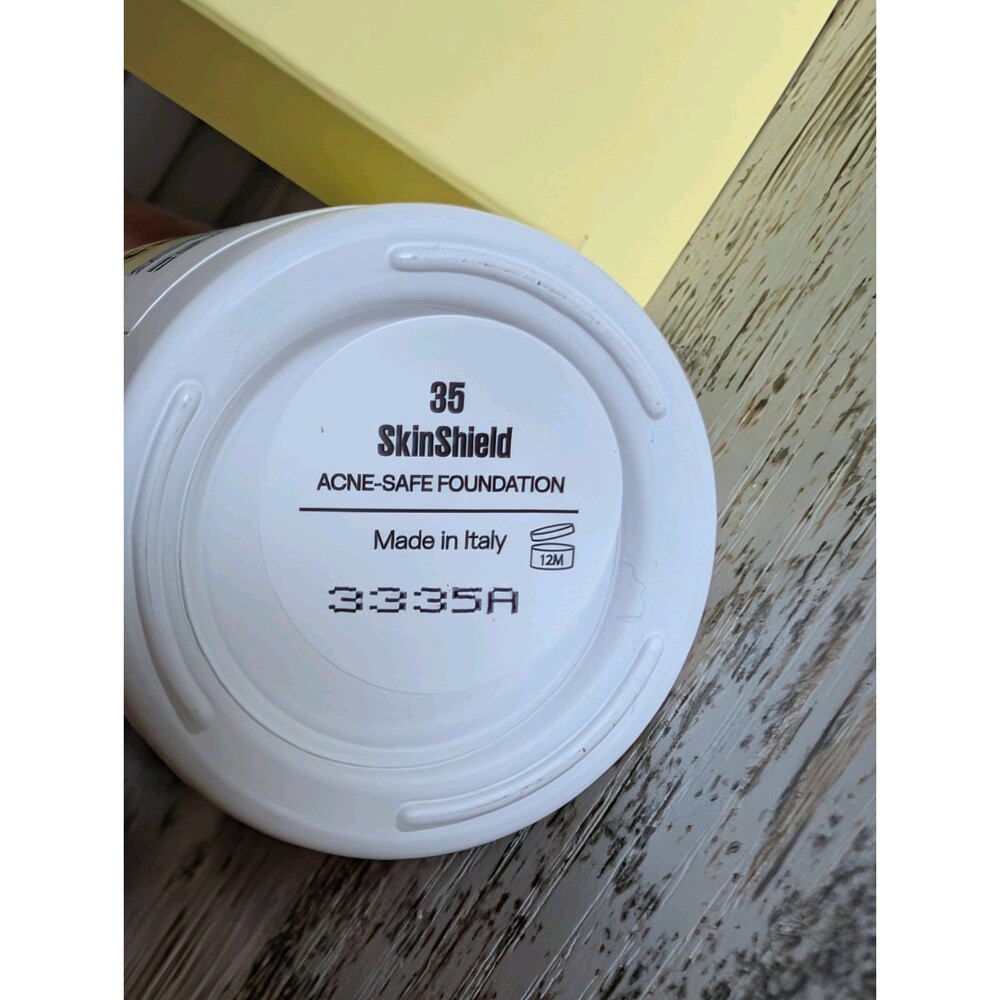 Methodiq SkinShield Acne Safe Active Foundation Shade 35 Light-Medium & Brush - Picture 4 of 7